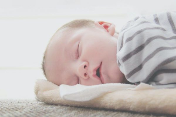 Sådan skaber du det perfekte sovemiljø for dit spædbarn